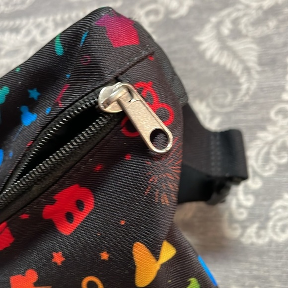 NWOT- 🌈 Disney Theme Parks Fanny Pack/ Shoulder Bag - Picture 13 of 16